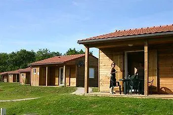 Madame Vacances Les Chalets Du Lac De La Vingeanne בית נופש
