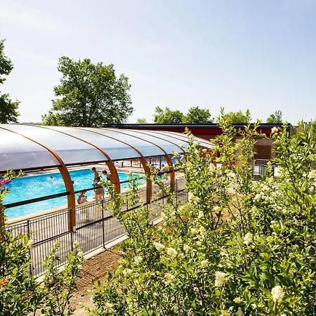Madame Vacances Les Chalets Du Lac De La Vingeanne בית נופש Longeau-Percey