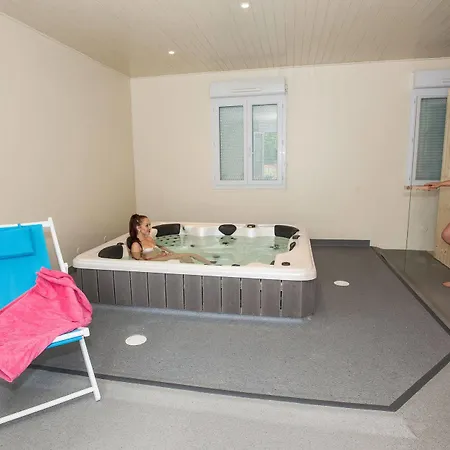 Madame Vacances Les Chalets Du Lac De La Vingeanne בית נופש